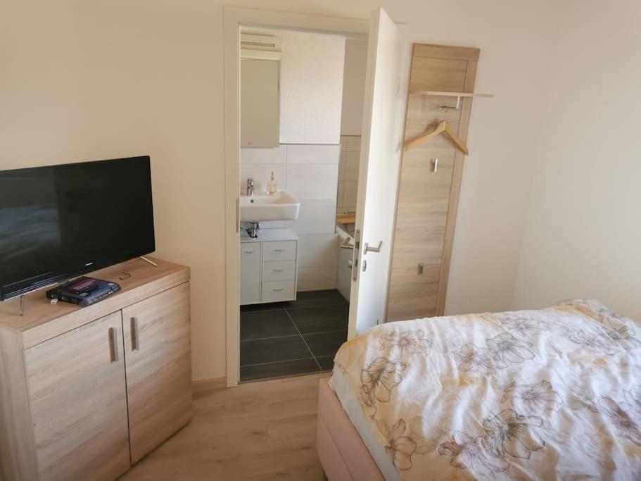 Zimmer M. Eigenem Bad Und Badewanne Direkt Am Wald Amöneburg Εξωτερικό φωτογραφία